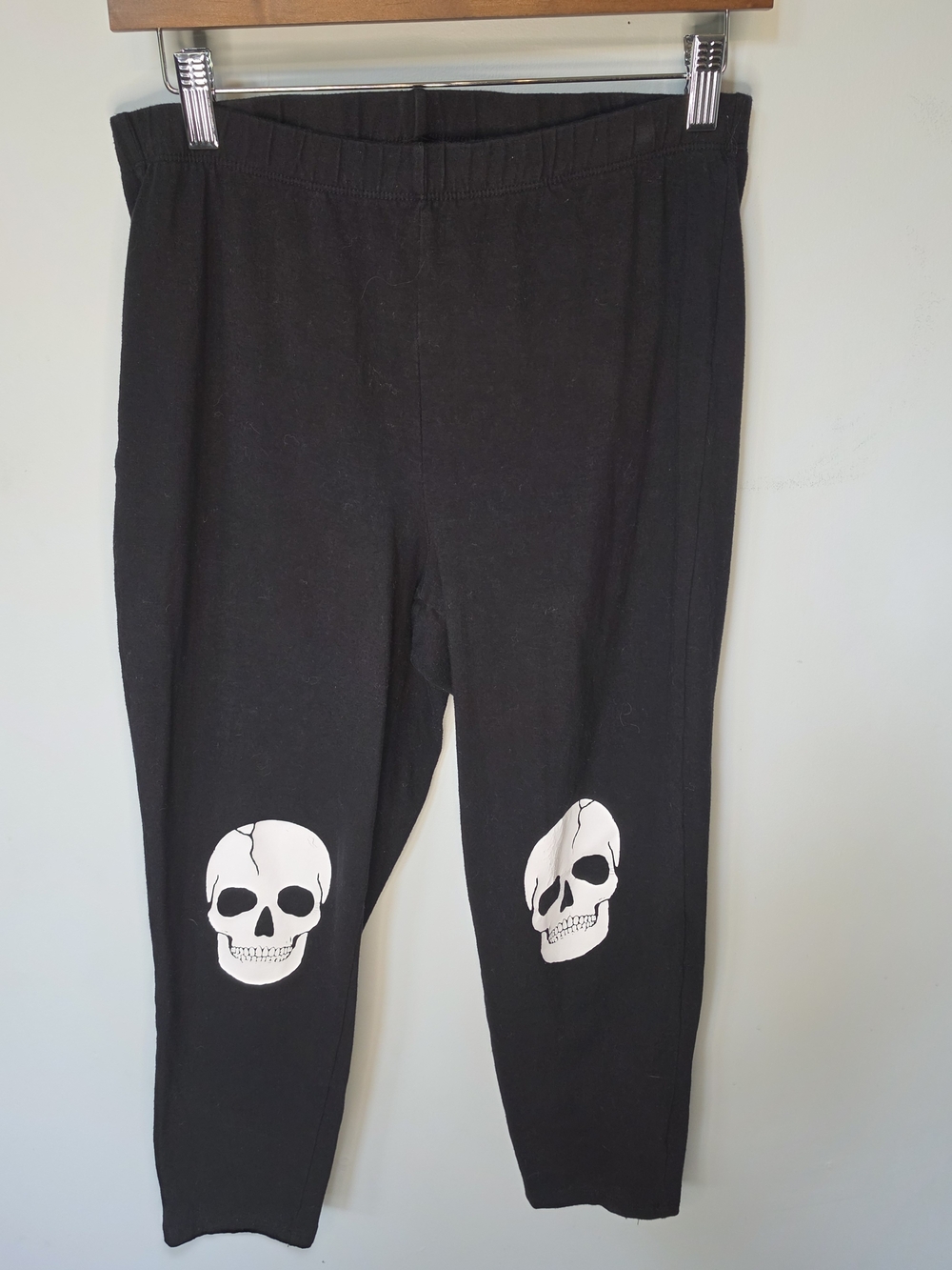 Torrid Black Skull Knee Print Capri Leggings Plus Size 2 Cotton Stretch